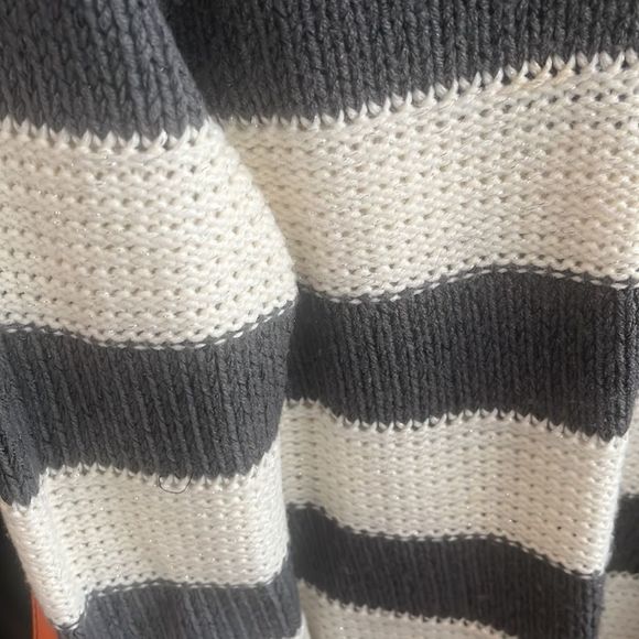 Sweater. Xl size - Picture 2 of 4